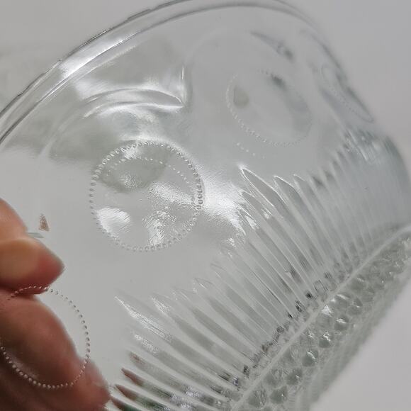 VINTAGE GLASS BOWLS - Picture 9 of 9
